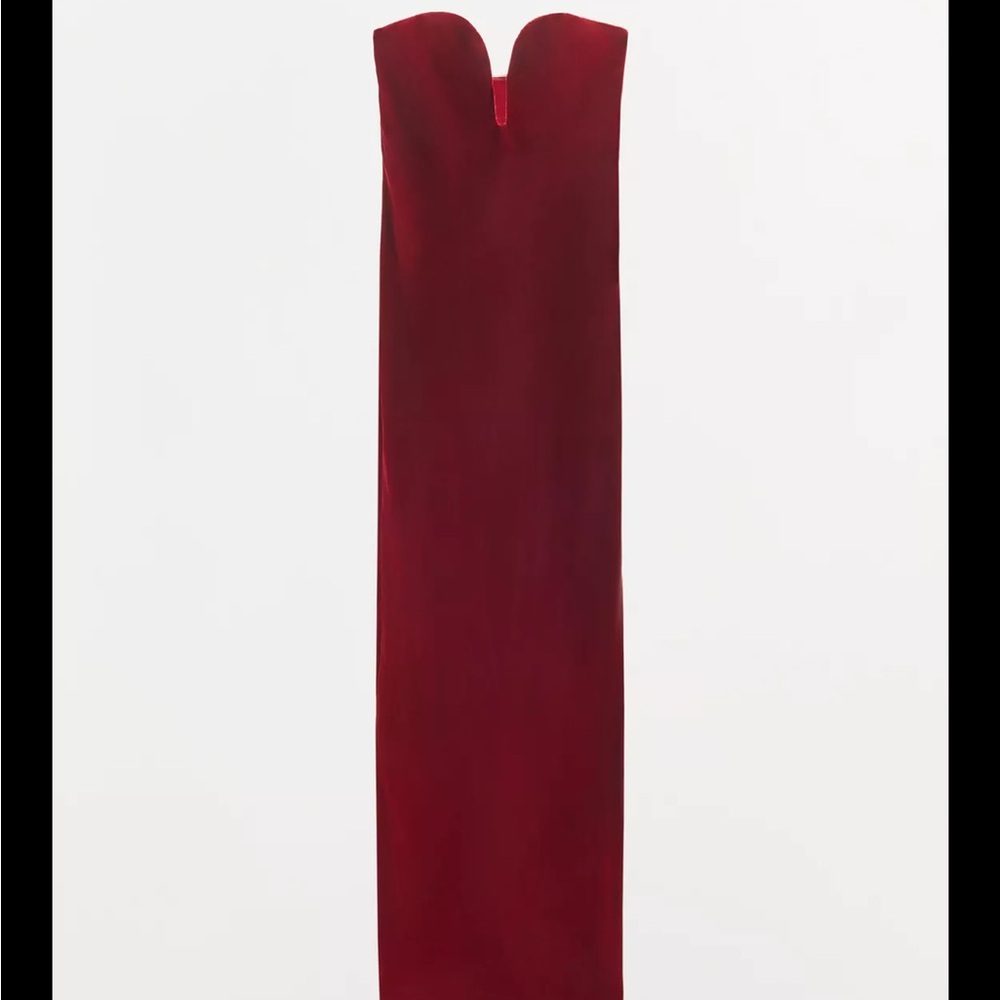 Zara Limited Edition Velvet Sweetheart
Neckline Dress